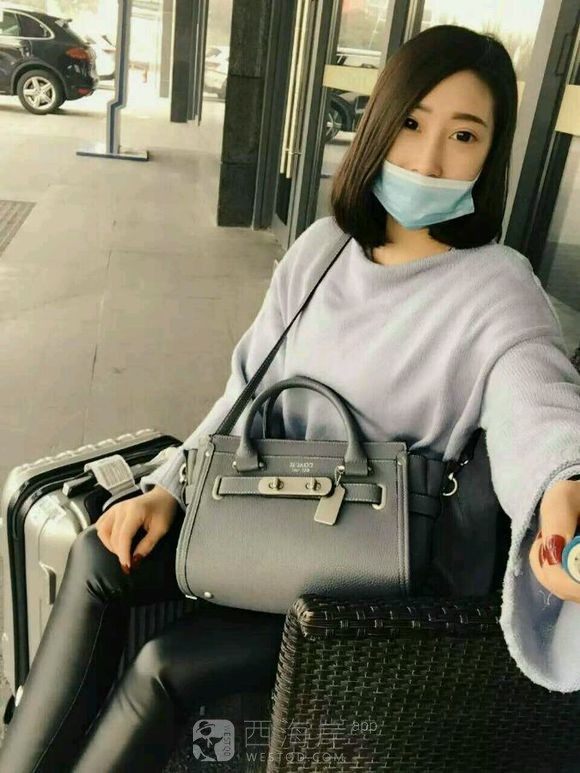 爆个照片，说不定 有烂桃花哈哈