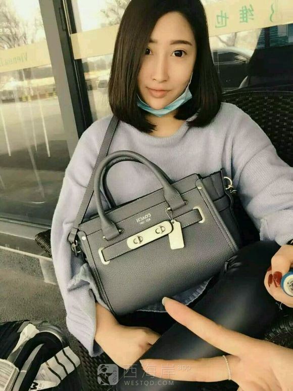 爆个照片，说不定 有烂桃花哈哈