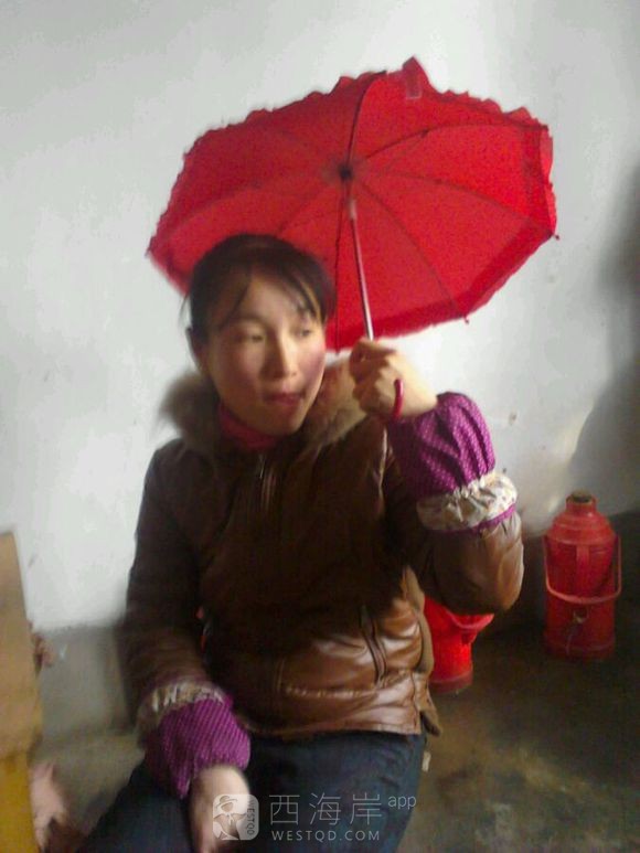 请求大家帮帮我谢谢了，她好像现在在青岛来，请求吧主别删我帖子谢