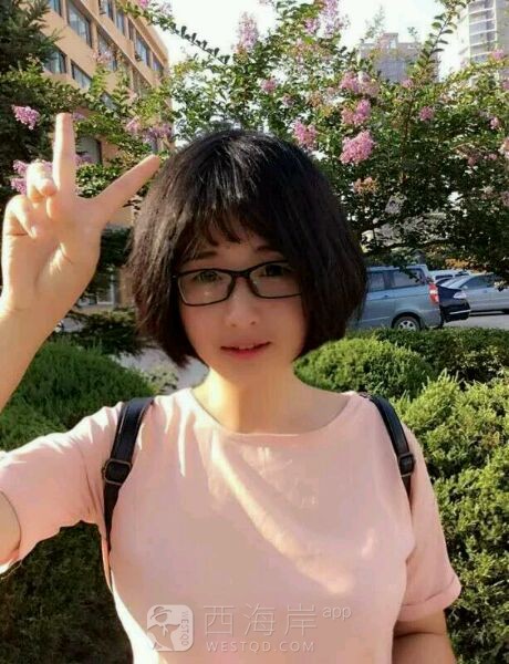 谁认识这个女的