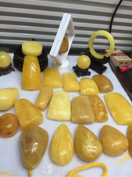 有喜欢蜜蜡琥珀得可以看看