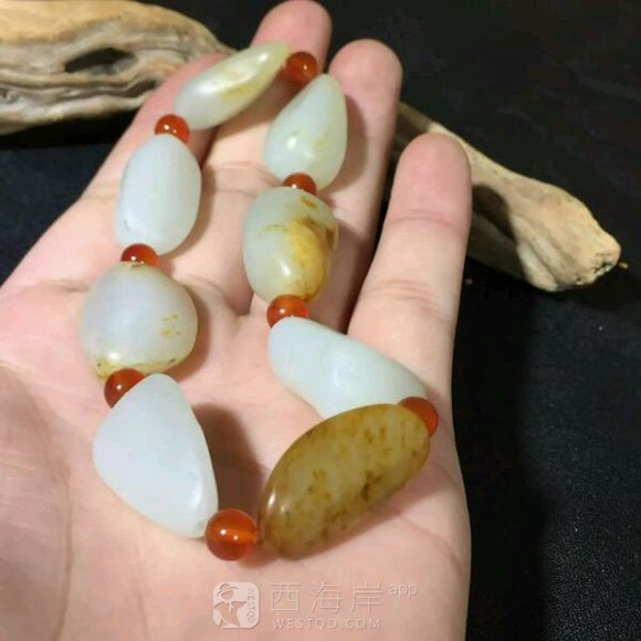 放漏新疆和田籽料挂件