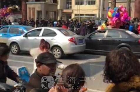 [生活杂谈]胶南人民医院被挂横幅索命了！！！