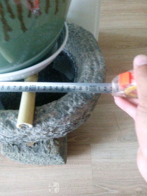 本人有俩老石槽转让，一个元宝槽，一个四川红砂石