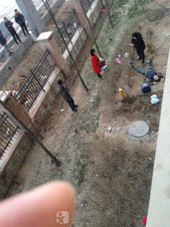 出人命了，刚刚听到一声巨响，人就死在自己楼下，盛世江山南区