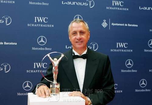 一代巨星克鲁伊夫去世，整个人都不高兴了！