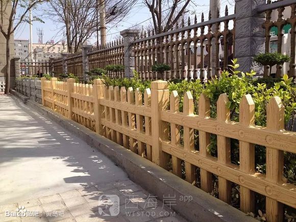 海边即将采用水泥仿木栏杆
