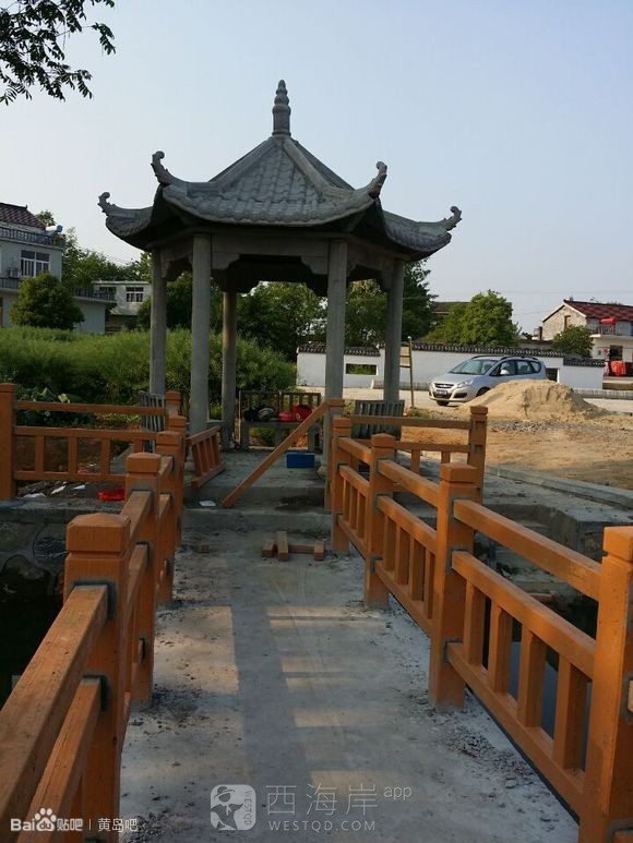 海边即将采用水泥仿木栏杆