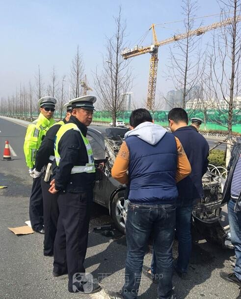 海滨大道又出车祸，这个厉害来