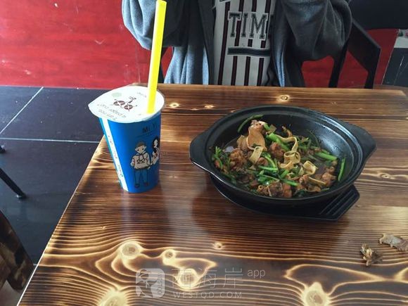 [美食天地]香江路麦当劳后左转，miss奶茶休闲餐吧，来就送
