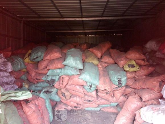 有到烧烤季节了，木炭大量到货