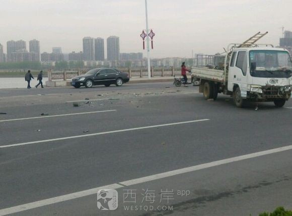 喃喃喃，滨海大道又出车祸了！