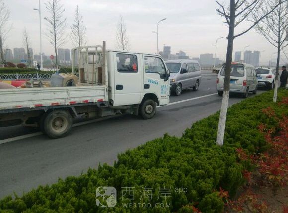 喃喃喃，滨海大道又出车祸了！