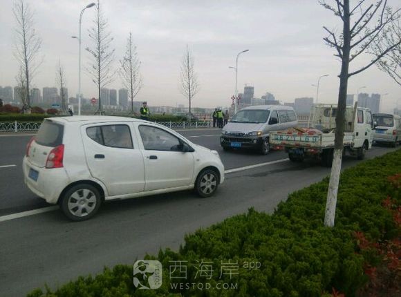 喃喃喃，滨海大道又出车祸了！