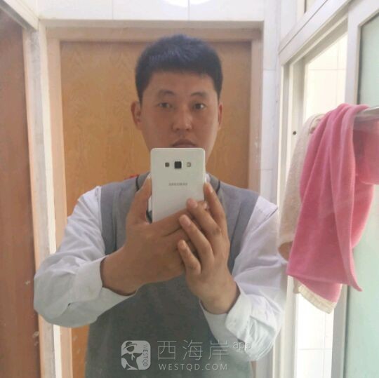 请问大家有认识的吗？他叫李晓，