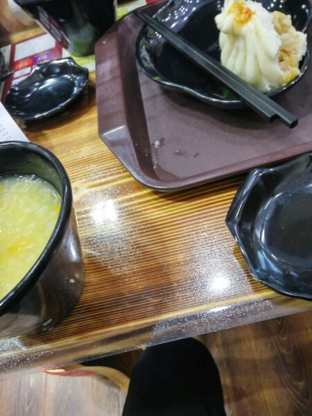 [美食天地]老黄岛新开的光头许挺不错呀，干净好吃