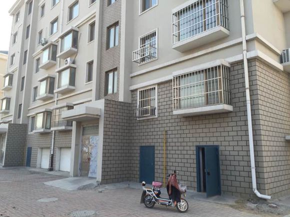 吉房出售 王台阳光世纪小区，精装修，90.42平带储藏室