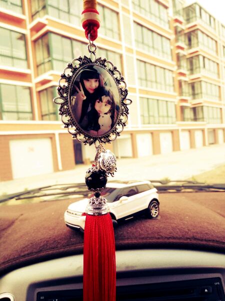 [车行天下]刚做的汽车挂件，定制自己的照片。