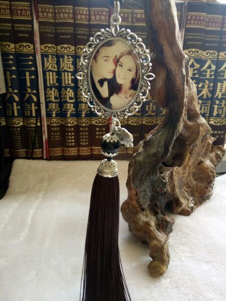 [车行天下]刚做的汽车挂件，定制自己的照片。