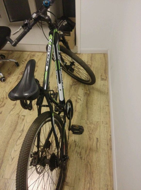 嘿亲们，借此地出辆二手自行车！