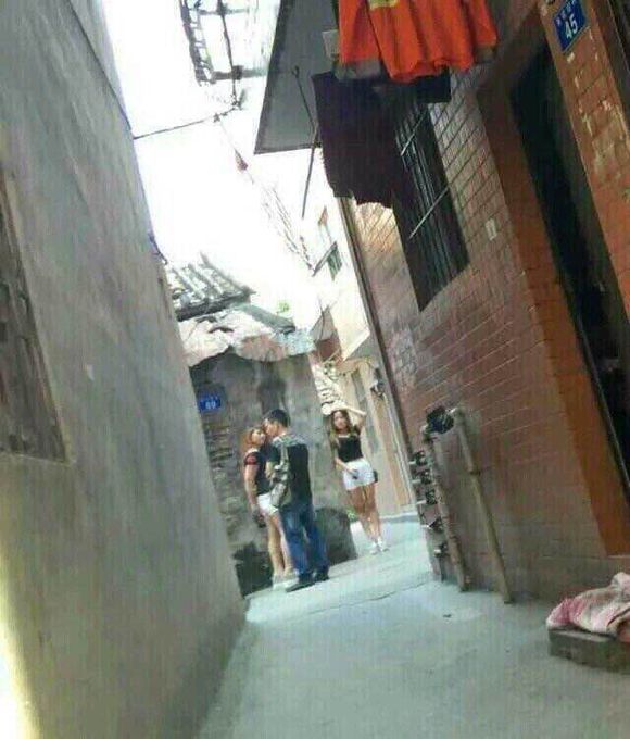 陌生的城市啊，熟悉的角落里。。