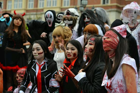 女生洗个脸 卸个妆 就是最好的万圣节妆容