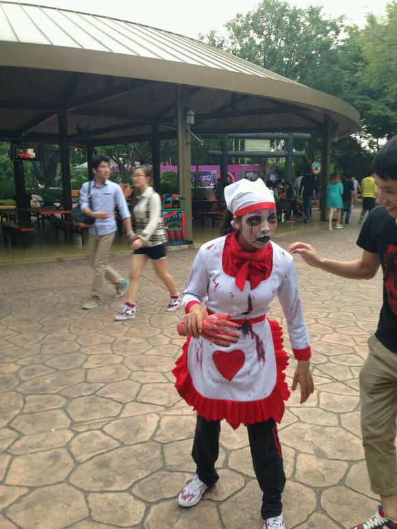 女生洗个脸 卸个妆 就是最好的万圣节妆容