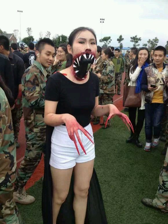 女生洗个脸 卸个妆 就是最好的万圣节妆容