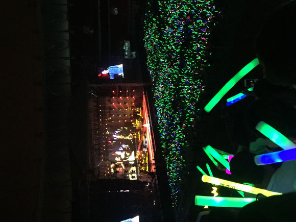 你们怎么就木有个发演唱会照片的