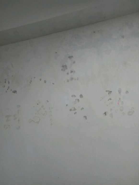 大神们，看看这个墙怎么弥补，装修的亲们