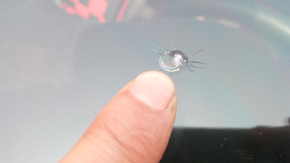 求救～开发区那里有汽车前档玻璃修复的店啊？