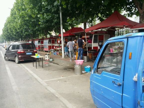 至黄岛路狗子贴条的杂碎们！你们发财了，这个月绩效高了！