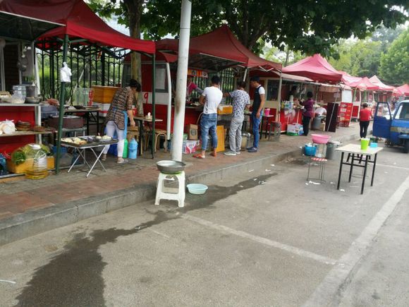 至黄岛路狗子贴条的杂碎们！你们发财了，这个月绩效高了！