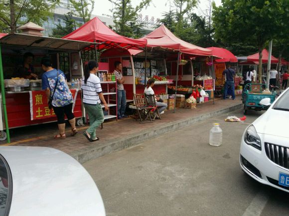 至黄岛路狗子贴条的杂碎们！你们发财了，这个月绩效高了！