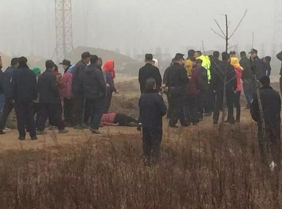 泊里镇政府无视百姓诉求，违法建“鬼城”，雇黑社会集团打伤村民