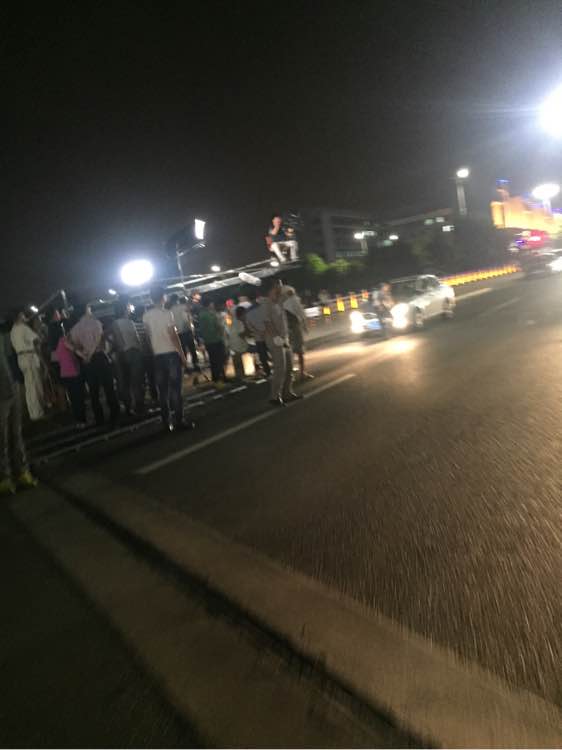 昨晚石油大学附近有拍戏的，不知是哪部电影和电视剧？