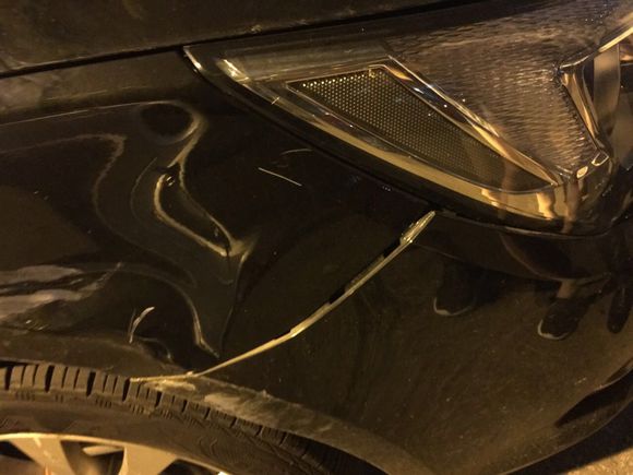 求助网友！！2015款君越被摩托弄成这样了。。。