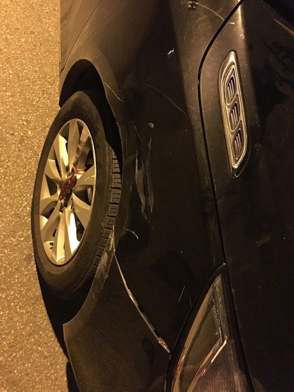 求助网友！！2015款君越被摩托弄成这样了。。。