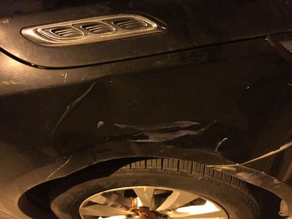 求助网友！！2015款君越被摩托弄成这样了。。。