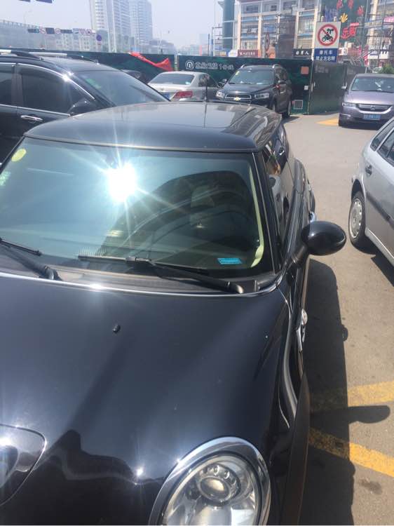 又出一个垃圾，抢车位！