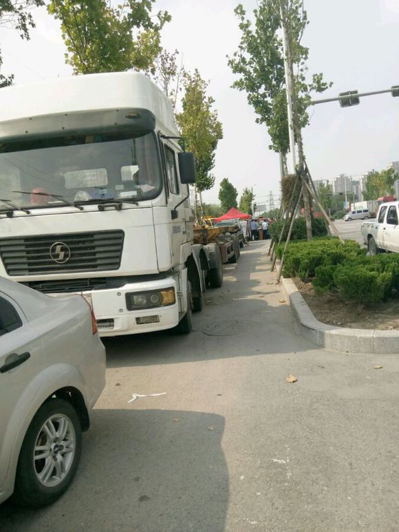 辛安奋进路和渭河路交叉口有查三轮车的