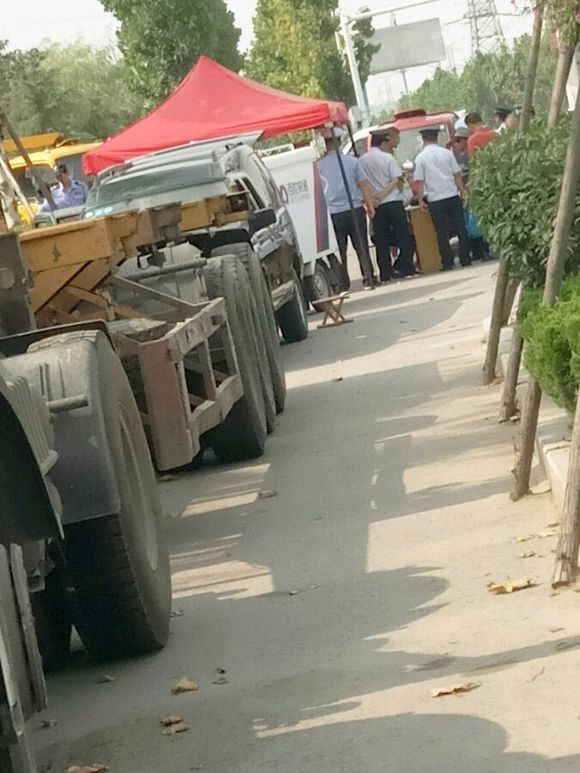 辛安奋进路和渭河路交叉口有查三轮车的