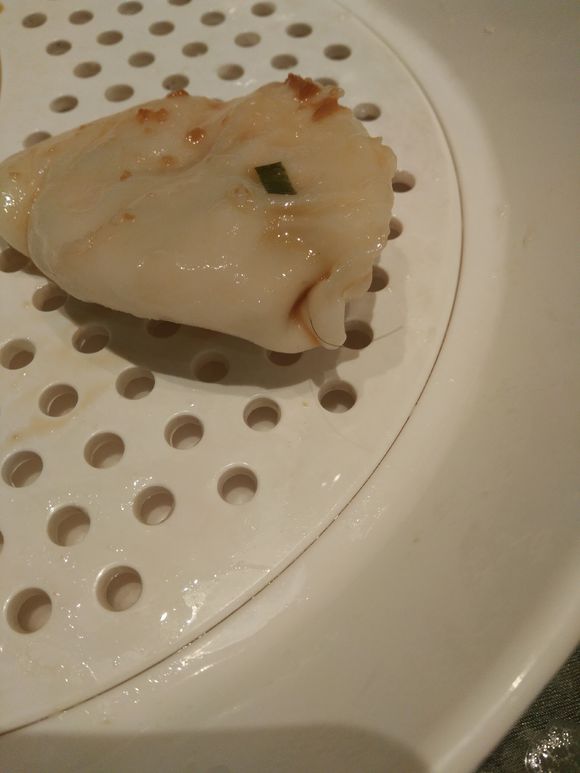 在某店吃水饺，连着两盘都有头发