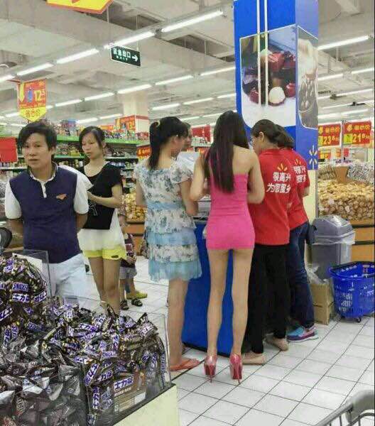 今天在超市遇到一个女的，真浪啊！