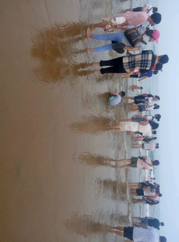 求黄岛朋友告知，金沙滩可以洗海澡吗？听说水很脏