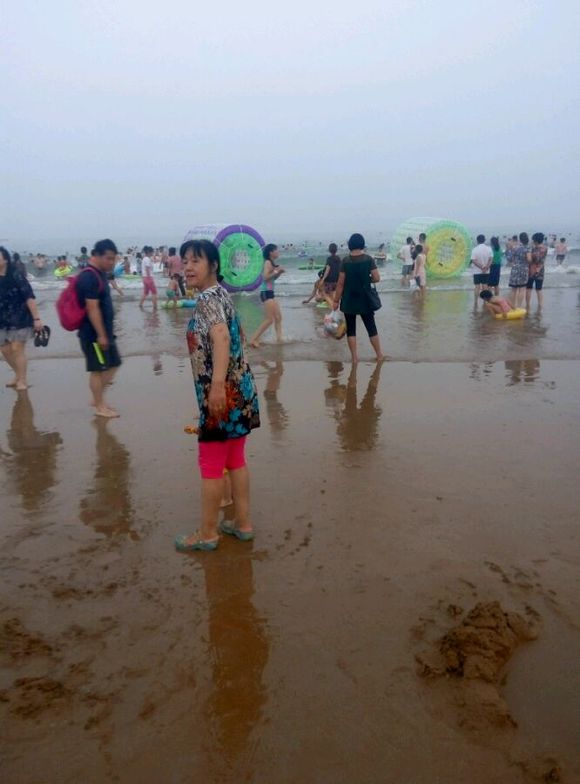 求黄岛朋友告知，金沙滩可以洗海澡吗？听说水很脏