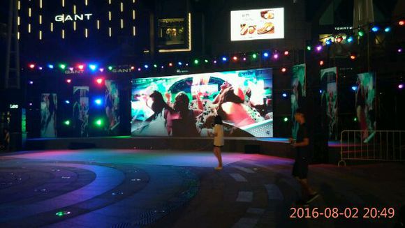 来嘉年华 偶遇 哈酒 ！