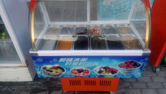 出售冰淇淋机冰粥机送展柜，价钱你说