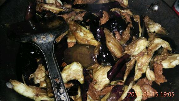 我想说 茄子炒肉又炒好了！