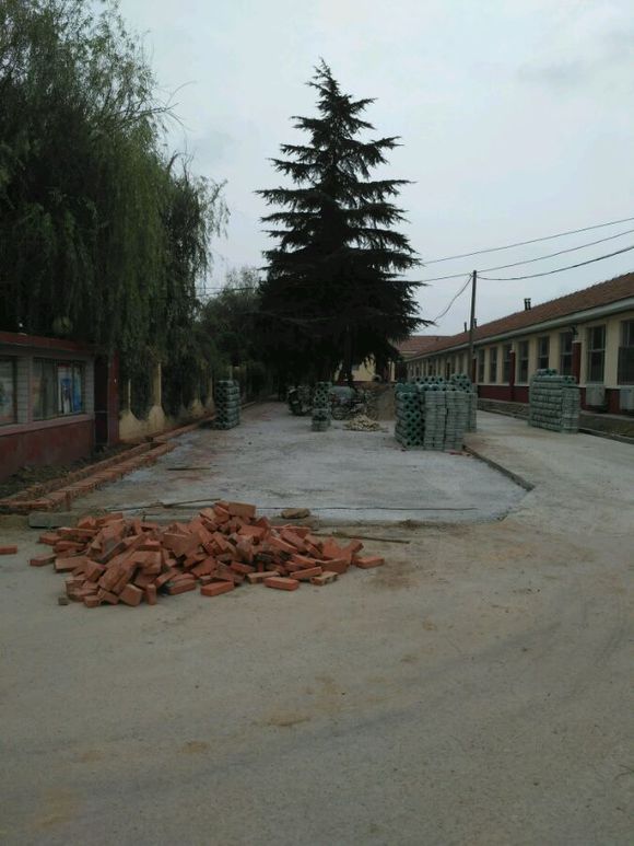 大热天的没工作的出来搬砖吧